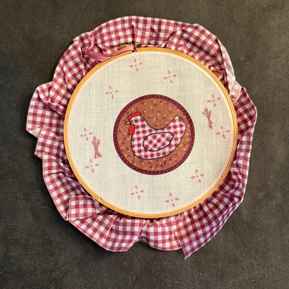 Vintage Chicken Embroidery Hoop Art - Picture 1 of 4